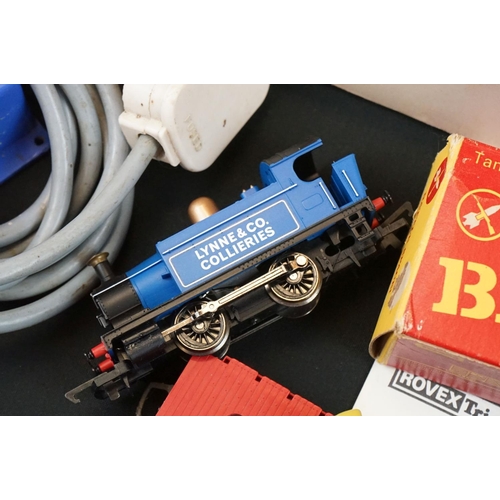 90 - Boxed Triang Hornby RS602 Frieghtliner Set with locomotive and appearing very near complete, plus a ... 