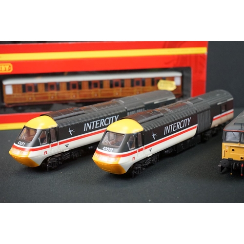 93 - Lima OO gauge InterCity locomotive & coach set of locomotive, dummy & 2 x coaches, Lima Resurgent lo... 