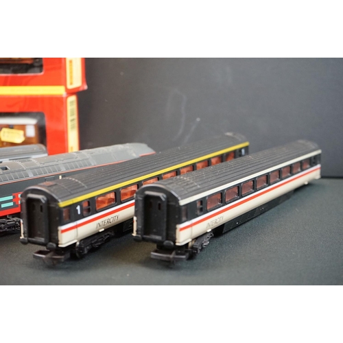 93 - Lima OO gauge InterCity locomotive & coach set of locomotive, dummy & 2 x coaches, Lima Resurgent lo... 