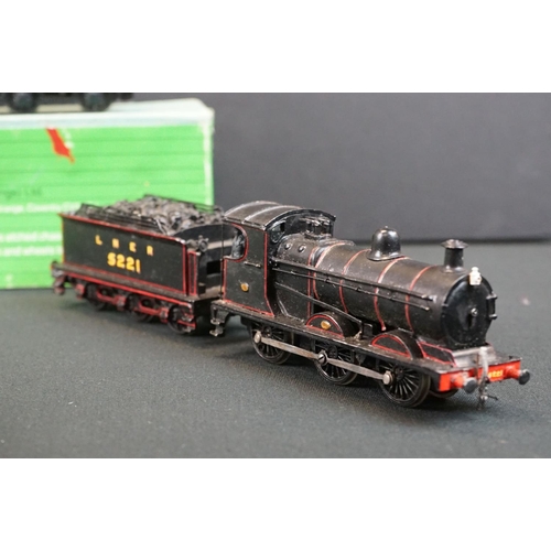 94 - Boxed M & L Premier Kits OO gauge GWR 4-6-0 County Class diecast locomotive model (built) plus 4 x o... 