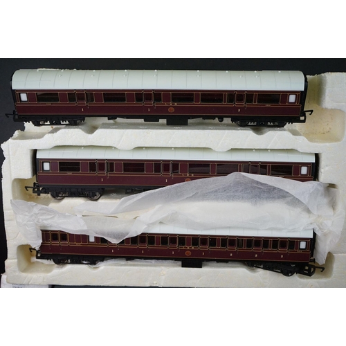 95 - Hornby OO gauge set of 3 Royal Coaches plus a set of 3 x Hornby Caledonian coaches and 4 x other OO ... 