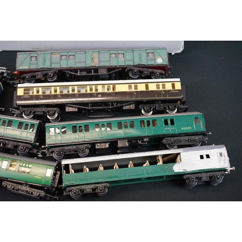 97 - Collection of 24 OO gauge items of rolling stock to include Grafar, Triang, Lima, Hornby etc featuri... 