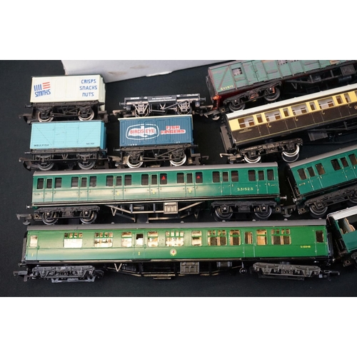 97 - Collection of 24 OO gauge items of rolling stock to include Grafar, Triang, Lima, Hornby etc featuri... 