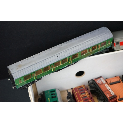 97 - Collection of 24 OO gauge items of rolling stock to include Grafar, Triang, Lima, Hornby etc featuri... 