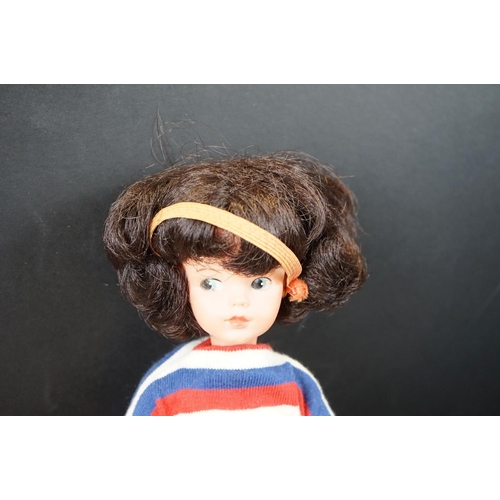 189 - 1960s Sindy (?) doll with very faint marking to back of neck plus a quantity of original Sindy doll ... 