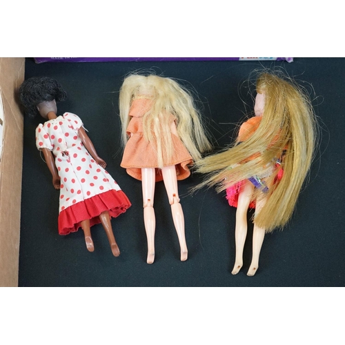 190 - Four Palitoy Pippa's dolls, clothed, including Mandy, Dancing Pippa, Pete (first issue) and one othe... 