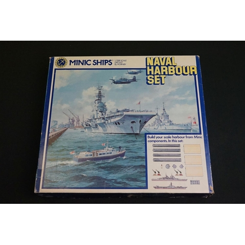 1103 - Six boxed Triang Minic Ships sets to include 2 x M906 Naval Harbour Set, M904 Fleet Anchorage (near ... 