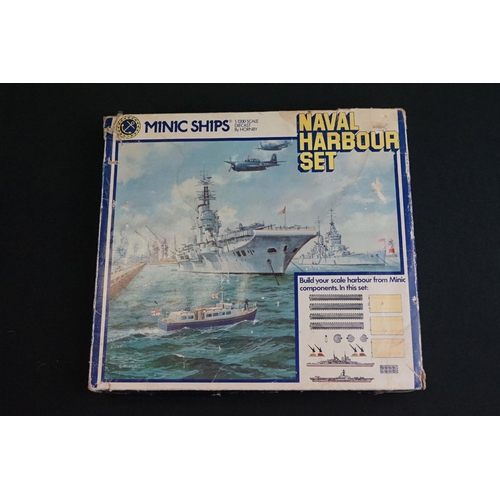 1103 - Six boxed Triang Minic Ships sets to include 2 x M906 Naval Harbour Set, M904 Fleet Anchorage (near ... 