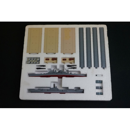 1103 - Six boxed Triang Minic Ships sets to include 2 x M906 Naval Harbour Set, M904 Fleet Anchorage (near ... 