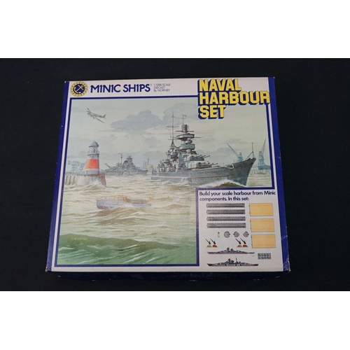 1103 - Six boxed Triang Minic Ships sets to include 2 x M906 Naval Harbour Set, M904 Fleet Anchorage (near ... 