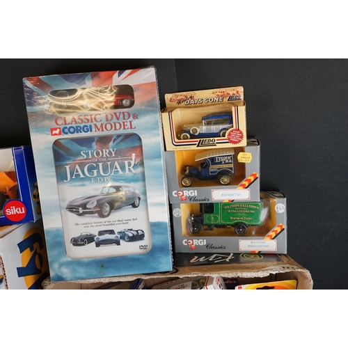 1122 - 50 Boxed diecast models to include 26 x Corgi (39 Royal State Landau Coach, 2 x 41 1902 State Landau... 