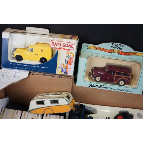 1127 - 27 mostly unboxed diecast models, mostly corgi, to include Corgi and Dinky mid 20th C play worn exam... 