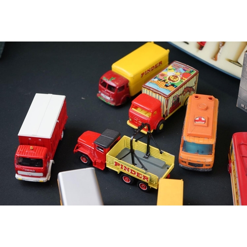 1147 - Quantity of boxed & unboxed diecast & plastic models to include Verem Musee, Route 66 Museum, Corgi ... 