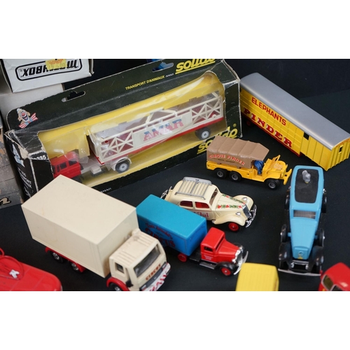 1147 - Quantity of boxed & unboxed diecast & plastic models to include Verem Musee, Route 66 Museum, Corgi ... 