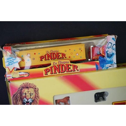 1187 - 16 Boxed & carded Majorette Le Circus Pinder diecast models & sets to include 17 piece set, all vg