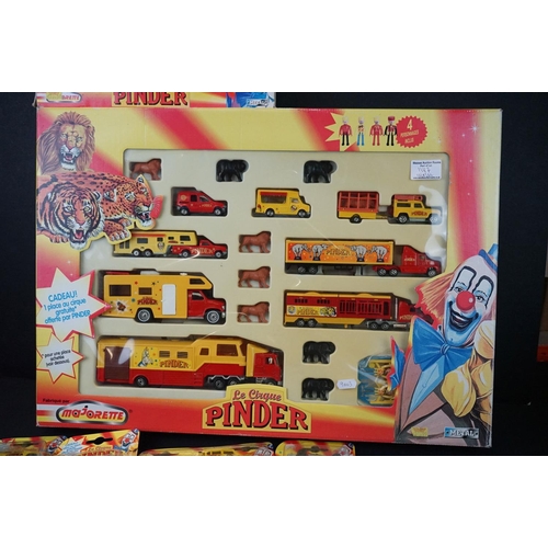 1187 - 16 Boxed & carded Majorette Le Circus Pinder diecast models & sets to include 17 piece set, all vg