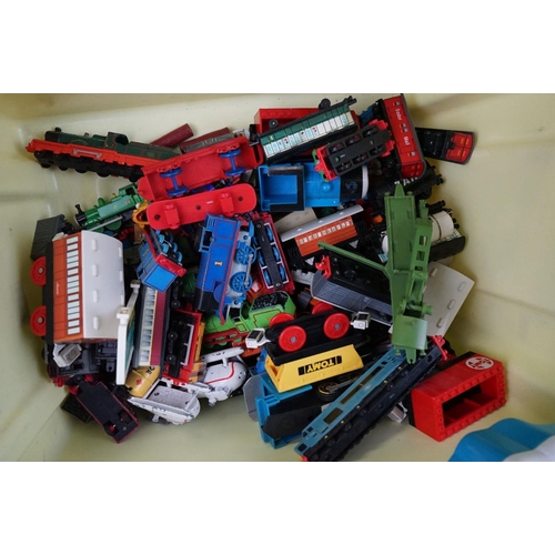 1199 - Quantity of ERTL Thomas The Tank Engine & Friends diecast toys to include boxed Thomas, Henry and Ja... 