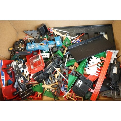 1216 - Collection of Scalextric to include 8 x slot cars, track, figures, Grandstand, boxed Autostart etc