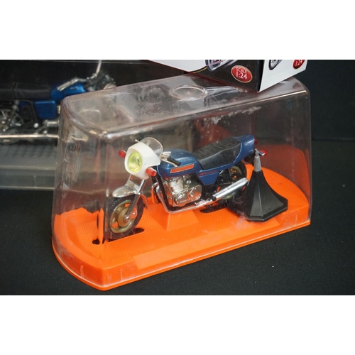 1230 - 14 Boxed / cased motorcycle models to include Britains Speedway 9684 (dented window), 6 x Zylmex Sup... 