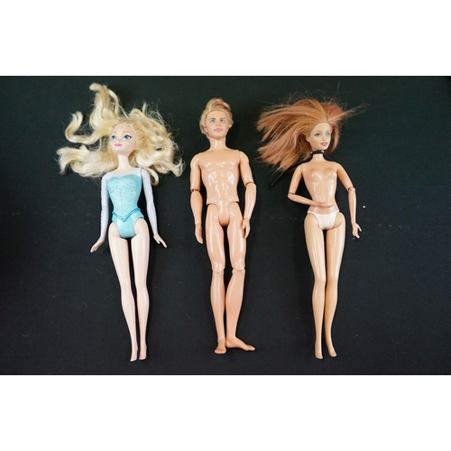 208 - 15 Fashion dolls to include Mattel Barbie, Cindy, Bratz, etc