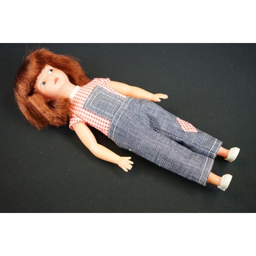 215 - Original boxed Pedigree Sindy Patch doll 'Sindy's Little Sister' in vg condition with additional clo... 