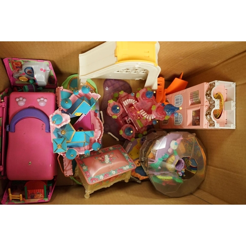 222 - Polly Pocket - Large collection of around 50 Bluebird play sets consisting of mainly original Polly ... 