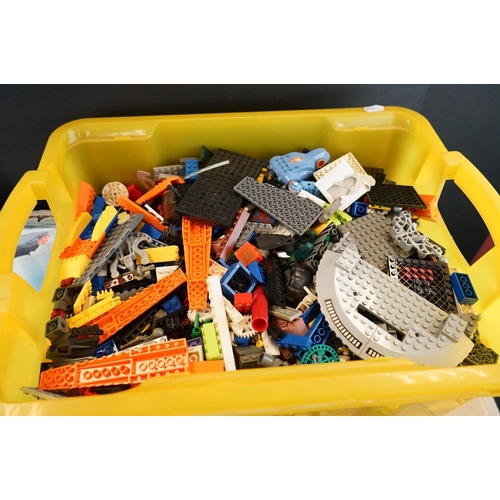 238 - Lego - Large quantity of Lego to include built & boxed sets (Bionicle's, Star Wars 7674 V-19 Torrent... 