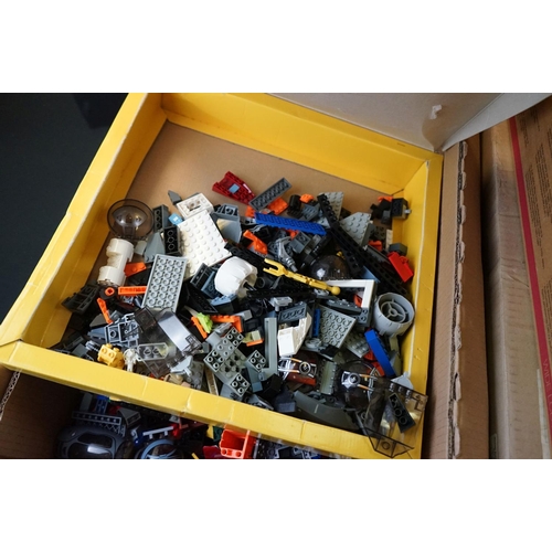 238 - Lego - Large quantity of Lego to include built & boxed sets (Bionicle's, Star Wars 7674 V-19 Torrent... 