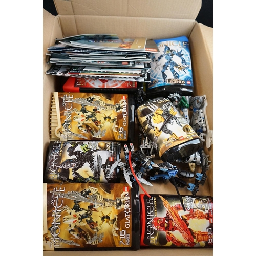 238 - Lego - Large quantity of Lego to include built & boxed sets (Bionicle's, Star Wars 7674 V-19 Torrent... 