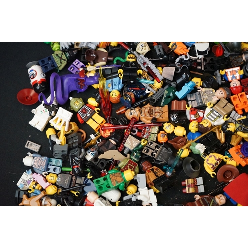 275 - Lego - Large quantity of Lego Mini Figures featuring Star Wars, City, Ninjago, etc