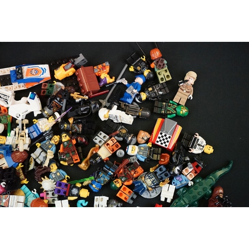 275 - Lego - Large quantity of Lego Mini Figures featuring Star Wars, City, Ninjago, etc