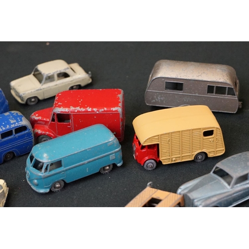 1291 - 22 Mid 20th C play worn Matchbox Lesney diecast models to include road & commercial examples plus a ... 