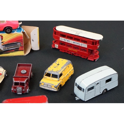 1291 - 22 Mid 20th C play worn Matchbox Lesney diecast models to include road & commercial examples plus a ... 