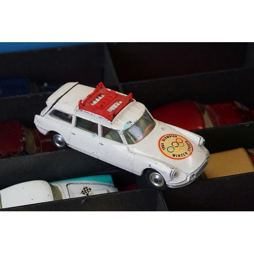 1299 - Corgi Tourist Collectors Case containing 18 x Corgi diecast models featuring 475 Citroen Safari in w... 