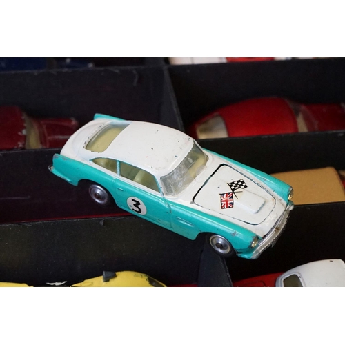 1299 - Corgi Tourist Collectors Case containing 18 x Corgi diecast models featuring 475 Citroen Safari in w... 