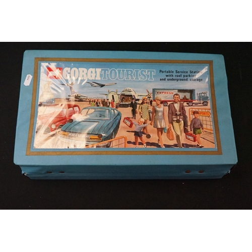 1299 - Corgi Tourist Collectors Case containing 18 x Corgi diecast models featuring 475 Citroen Safari in w... 