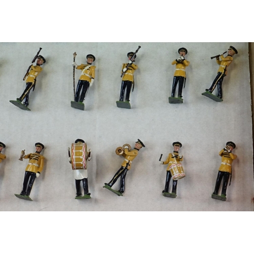 1376 - Britains 2110 United States military band in full dress, reproduction box, (25 figures in a good, un... 