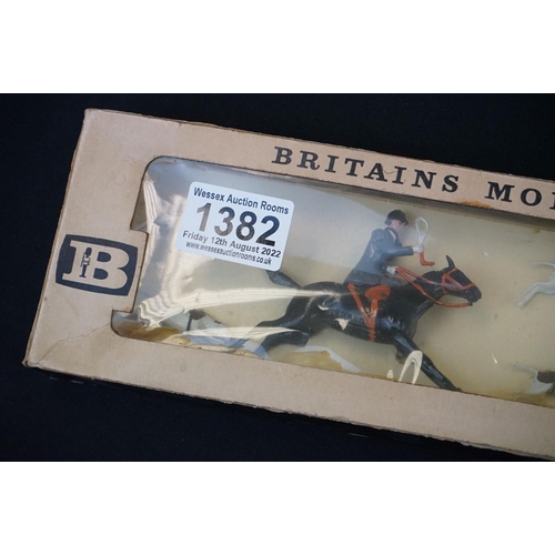 1382 - Boxed Britains 9651 Full Cry hunting metal figure set, complete, figures vg, box with some card fadi... 