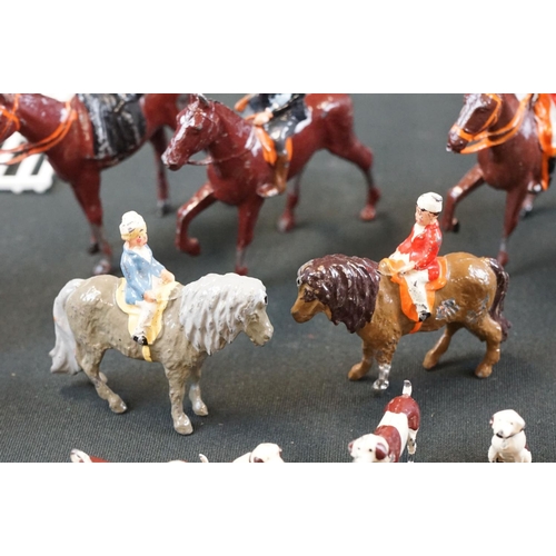 1402 - Around 15 Britains hunting metal figures to include 6 x horses with rider, 5 x dogs etc plus additio... 