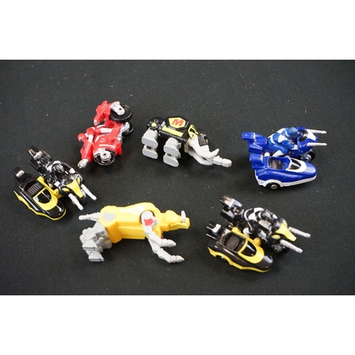 392 - Collection of around 30 plastic Power Ranger Micro Machines figures, circa 1990s, to include Red Pow... 