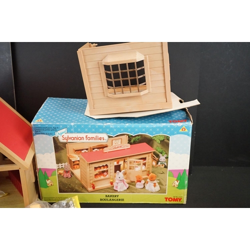 220 - Boxed Tomy Sylvanian Families Bakery play set plus a Sylvanian Families house with furniture and 2 x... 