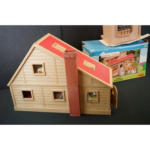 220 - Boxed Tomy Sylvanian Families Bakery play set plus a Sylvanian Families house with furniture and 2 x... 