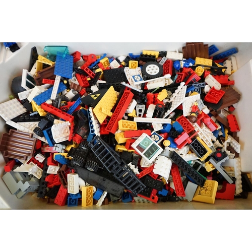 311 - Lego - Quantity of loose Lego to include bricks, wheels, mini figures, etc