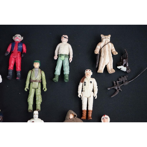 401 - Star Wars - 40 Original figures to include 2 x Last 17 (Paploo & Lumat), R2 D2, R5 D4, B Wing Pilot,... 