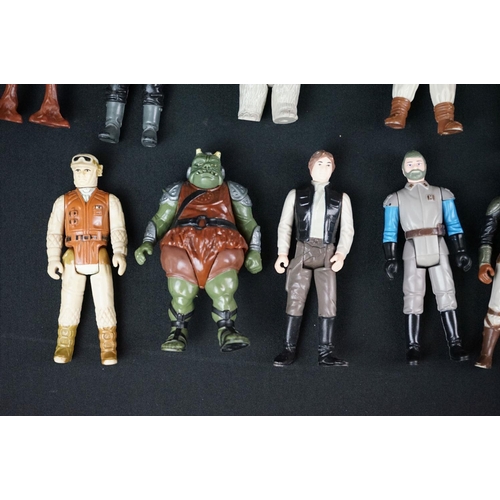 401 - Star Wars - 40 Original figures to include 2 x Last 17 (Paploo & Lumat), R2 D2, R5 D4, B Wing Pilot,... 