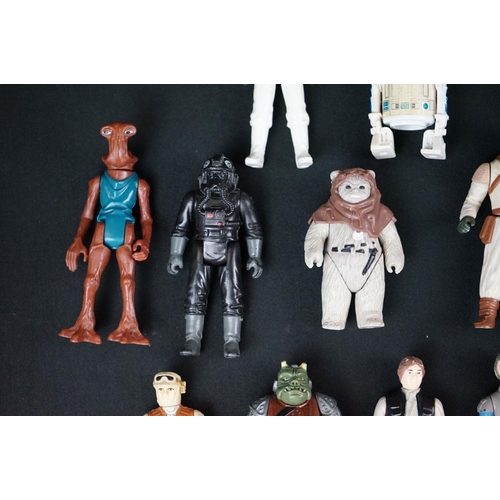 401 - Star Wars - 40 Original figures to include 2 x Last 17 (Paploo & Lumat), R2 D2, R5 D4, B Wing Pilot,... 