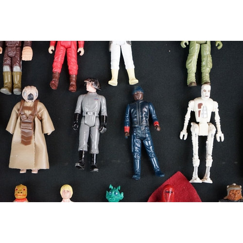 401 - Star Wars - 40 Original figures to include 2 x Last 17 (Paploo & Lumat), R2 D2, R5 D4, B Wing Pilot,... 