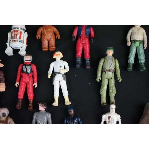 401 - Star Wars - 40 Original figures to include 2 x Last 17 (Paploo & Lumat), R2 D2, R5 D4, B Wing Pilot,... 