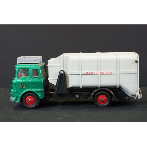 1252 - Two boxed Dinky diecast models to include 978 Refuse Wagon with 2 x dustbins (box gd) and 451 Johnst... 