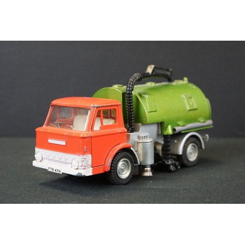 1252 - Two boxed Dinky diecast models to include 978 Refuse Wagon with 2 x dustbins (box gd) and 451 Johnst... 